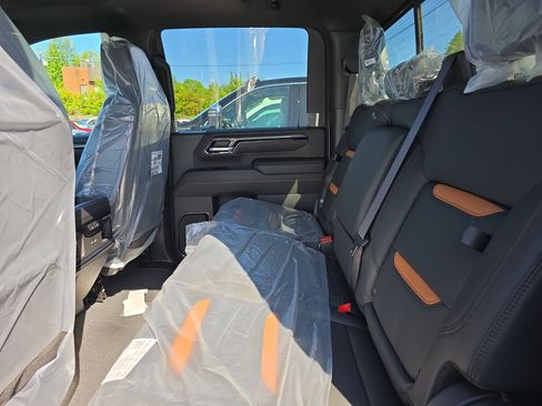 New 2026 GMC Sierra 2500 AT4 w/ AT4 Premium Plus Package AWD/4WD image 14