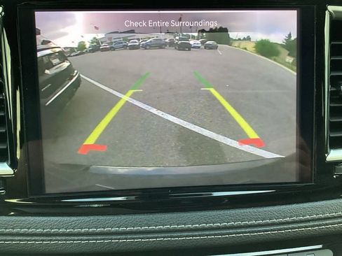 Used 2023 Chrysler Pacifica Touring-L FWD image 19