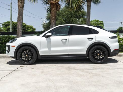 Used 2024 Porsche Cayenne S AWD/4WD image 3