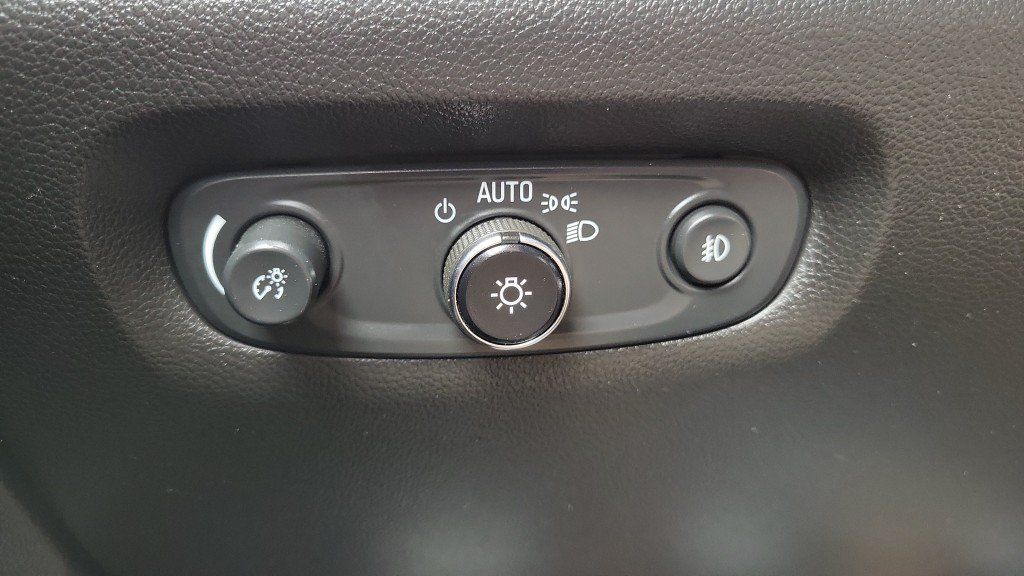 Used 2021 Chevrolet Traverse LT FWD image 29