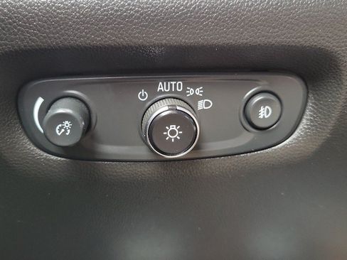 Used 2021 Chevrolet Traverse LT FWD image 29