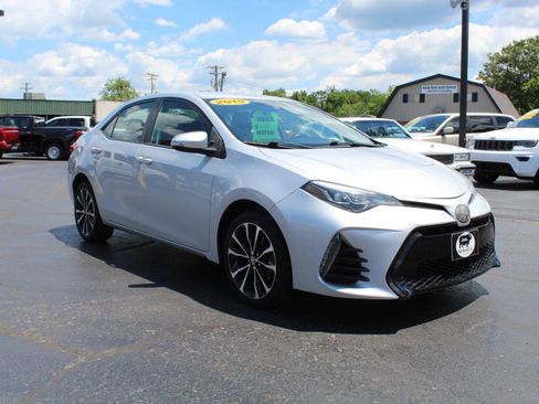 Used 2019 Toyota Corolla SE FWD image 3