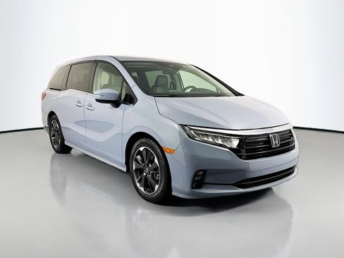 Certified 2023 Honda Odyssey Elite image 3
