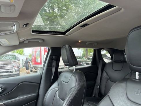 Used 2019 Jeep Cherokee Limited w/ Technology Group image 28