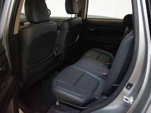 Used 2019 Mitsubishi Outlander AWD image 23
