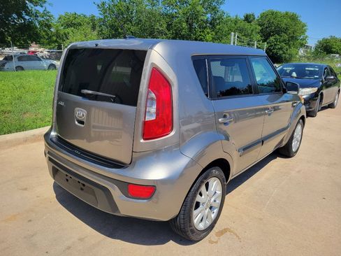 Used 2013 Kia Soul FWD image 3
