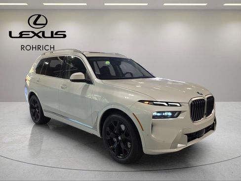 Used 2023 BMW X7 xDrive40i w/ Premium Package image 3