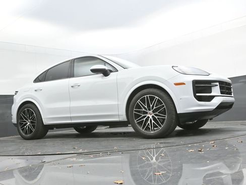 New 2025 Porsche Cayenne Coupe image 29