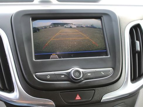 Used 2021 Chevrolet Equinox LS image 23