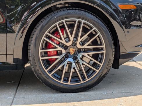 New 2025 Porsche Cayenne S image 29