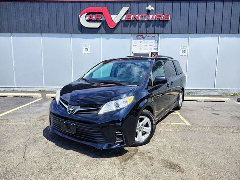 Used 2019 Toyota Sienna LE FWD image 1