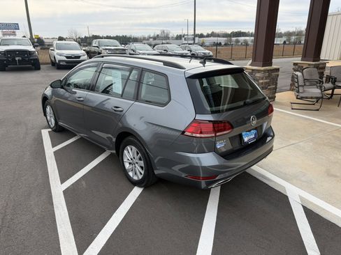 Used 2018 Volkswagen Golf S image 4