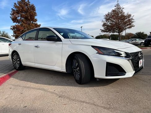 Used 2025 Nissan Altima 2.5 SV image 5