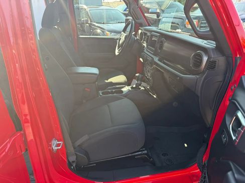 Used 2018 Jeep Wrangler Unlimited Sport S AWD/4WD image 11