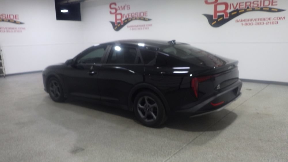 Used 2025 Kia K4 FWD image 2