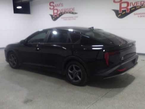 Used 2025 Kia K4 FWD image 2