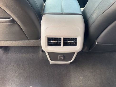 Used 2023 GMC Terrain SLT image 11