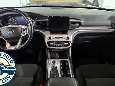 Used 2022 Ford Explorer XLT AWD/4WD image 7