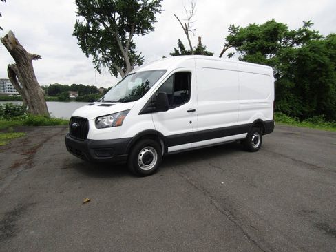 Used 2025 Ford Transit 250 148 Medium Roof RWD image 29