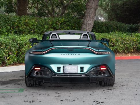 Used 2023 Aston Martin V8 Vantage Roadster image 7