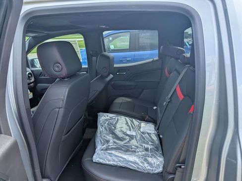 New 2026 Chevrolet Colorado Z71 w/ Midnight Edition AWD/4WD image 10