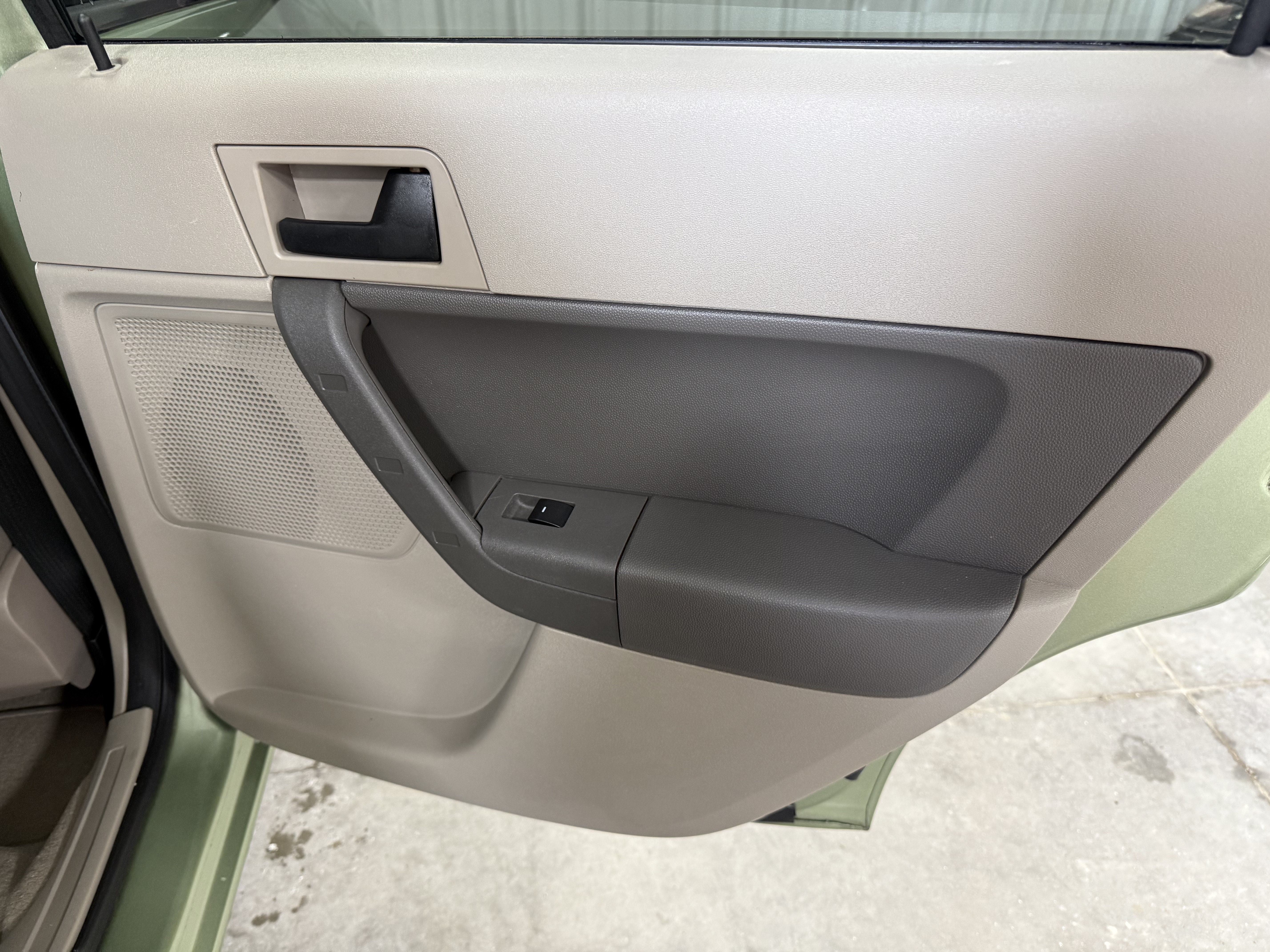 Used 2008 Ford Focus Sedan FWD image 8