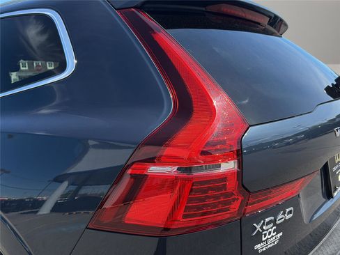 Used 2021 Volvo XC60 T5 Momentum w/ Premium Package AWD/4WD image 25