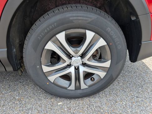 Used 2017 Toyota RAV4 LE FWD image 26