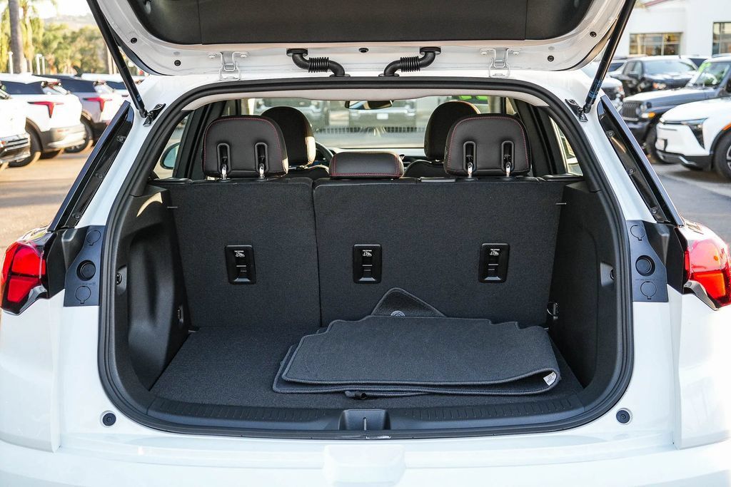 Used 2027 Chevrolet Bolt RS FWD image 24