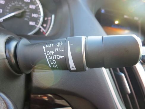 Used 2016 Acura TLX w/ Technology Package image 18