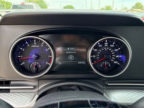Used 2023 Kia Carnival LX FWD image 15