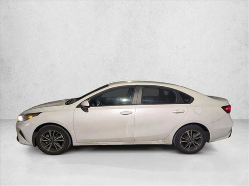 Used 2022 Kia Forte LXS image 9