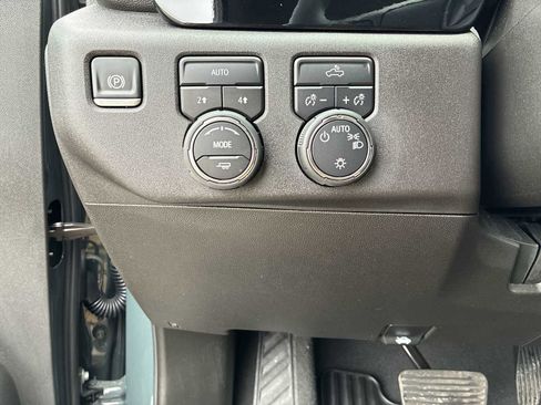 Used 2025 Chevrolet Silverado 1500 LT image 18