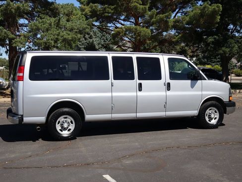 Used 2016 Chevrolet Express 3500 LT w/ LT Preferred Equipment Group RWD image 4