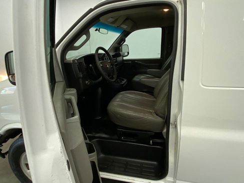 Used 2016 Chevrolet Express 2500 image 20