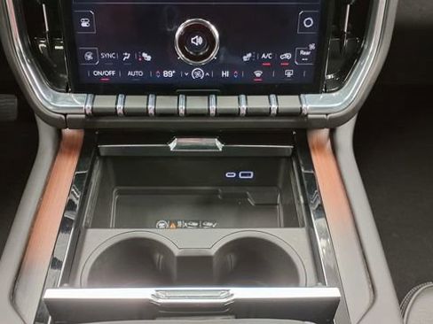 Used 2025 GMC Yukon XL Denali image 33