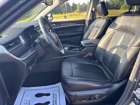 Certified 2022 Jeep Grand Cherokee L Limited AWD/4WD image 24