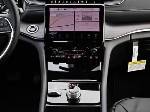 New 2025 Jeep Grand Cherokee Limited w/ Black Appearance Package image 20