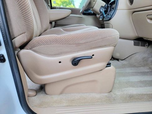 Used 1996 Dodge Grand Caravan LE FWD image 36
