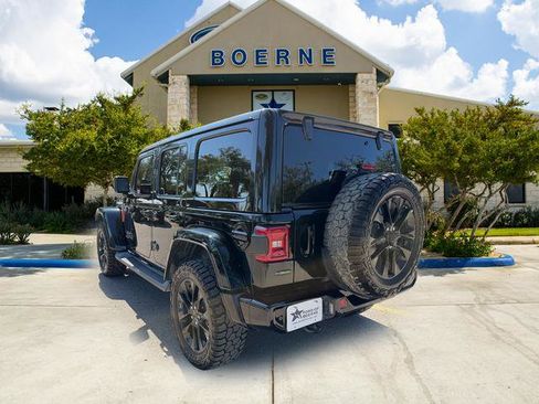 Used 2021 Jeep Wrangler Unlimited Sahara AWD/4WD image 3
