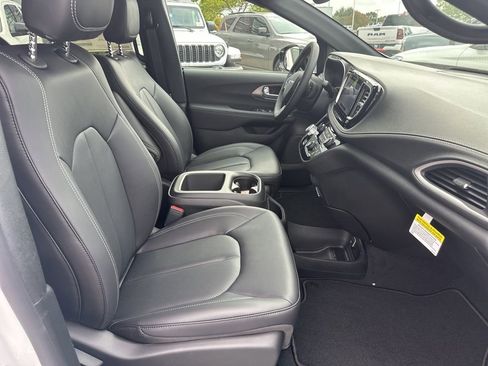New 2026 Chrysler Pacifica Select image 56