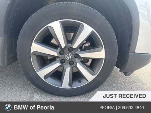 Used 2023 Honda Pilot Touring image 3