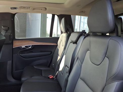 Used 2022 Volvo XC90 T6 Momentum w/ Advanced Package image 27