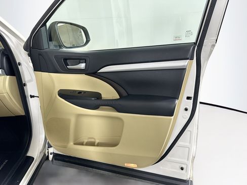 Used 2014 Toyota Highlander XLE image 34