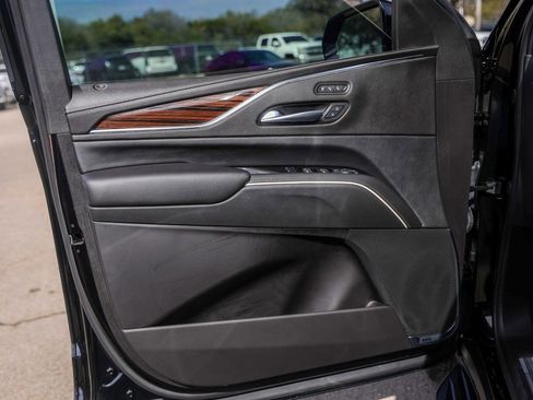 Used 2024 Cadillac Escalade Premium Luxury image 24