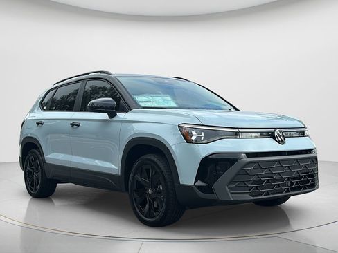 New 2026 Volkswagen Taos SE image 7