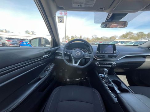 Used 2025 Nissan Altima 2.5 SV image 34