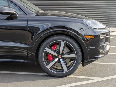 New 2026 Porsche Cayenne GTS image 11