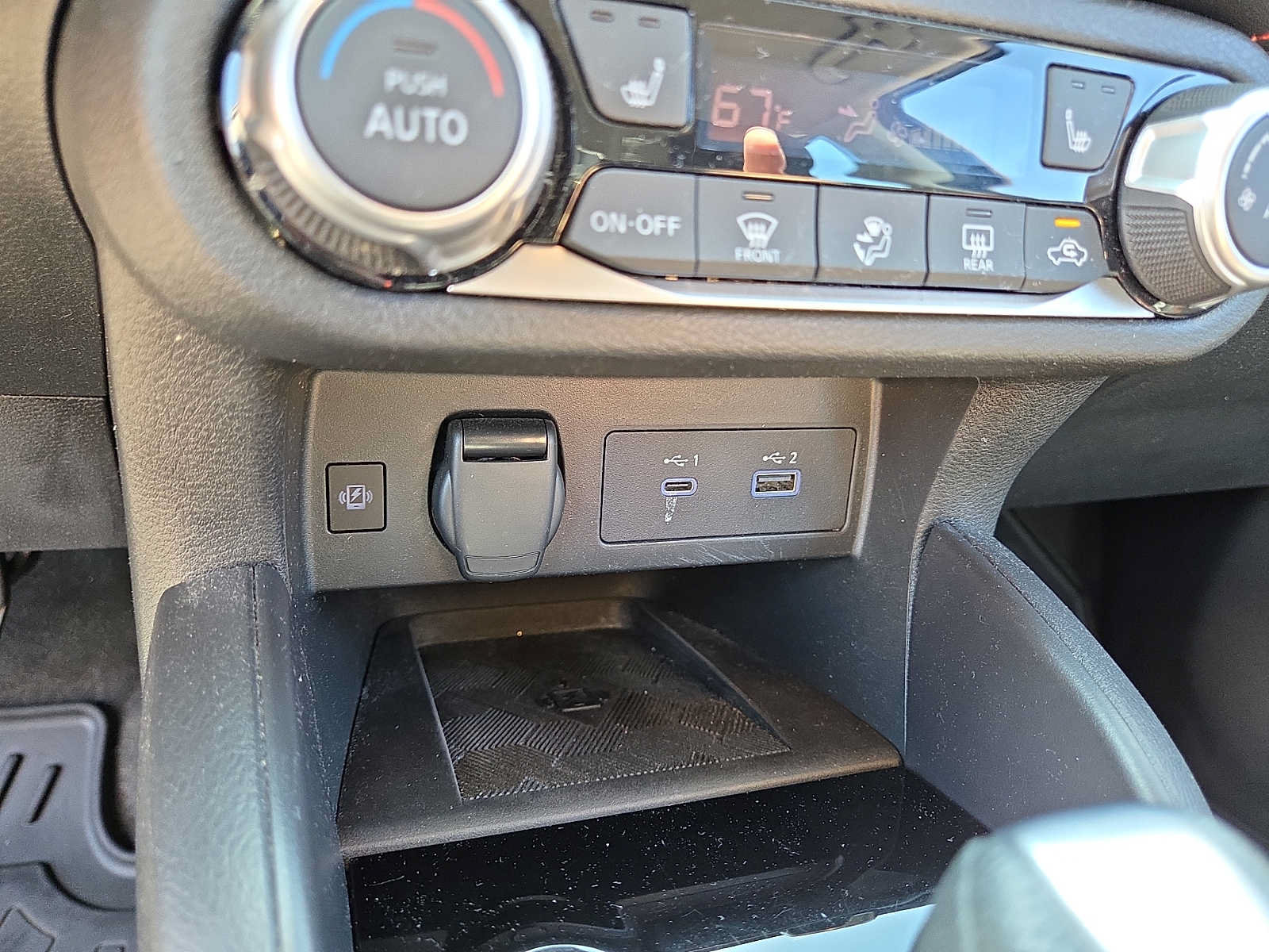 Used 2023 Nissan Versa SR w/ Trunk Package FWD image 23