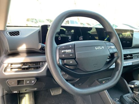 Used 2025 Kia K4 LXS image 34